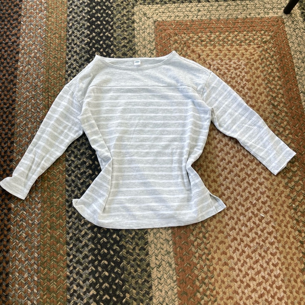 Old Navy grey and white long sleeve t-shirt striped